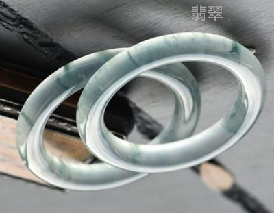翡翠冰貔貅戒指镶嵌款式