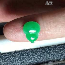 绿色圆形玉石耳环的寓意